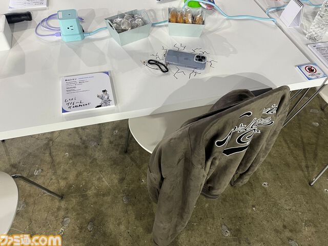 【ホロライブEXPO2026】配信初期の機材セットや汚い鍋、天音かなたのサイン入り握力計など、ホロメンの私物をすべて掲載。150枚以上の写真でリポートをお届け