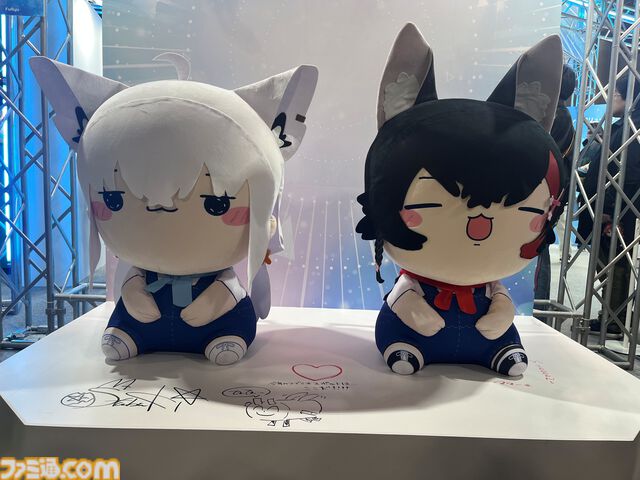 【ホロライブEXPO2026】配信初期の機材セットや汚い鍋、天音かなたのサイン入り握力計など、ホロメンの私物をすべて掲載。150枚以上の写真でリポートをお届け