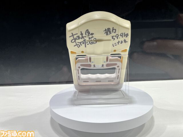 【ホロライブEXPO2026】配信初期の機材セットや汚い鍋、天音かなたのサイン入り握力計など、ホロメンの私物をすべて掲載。150枚以上の写真でリポートをお届け