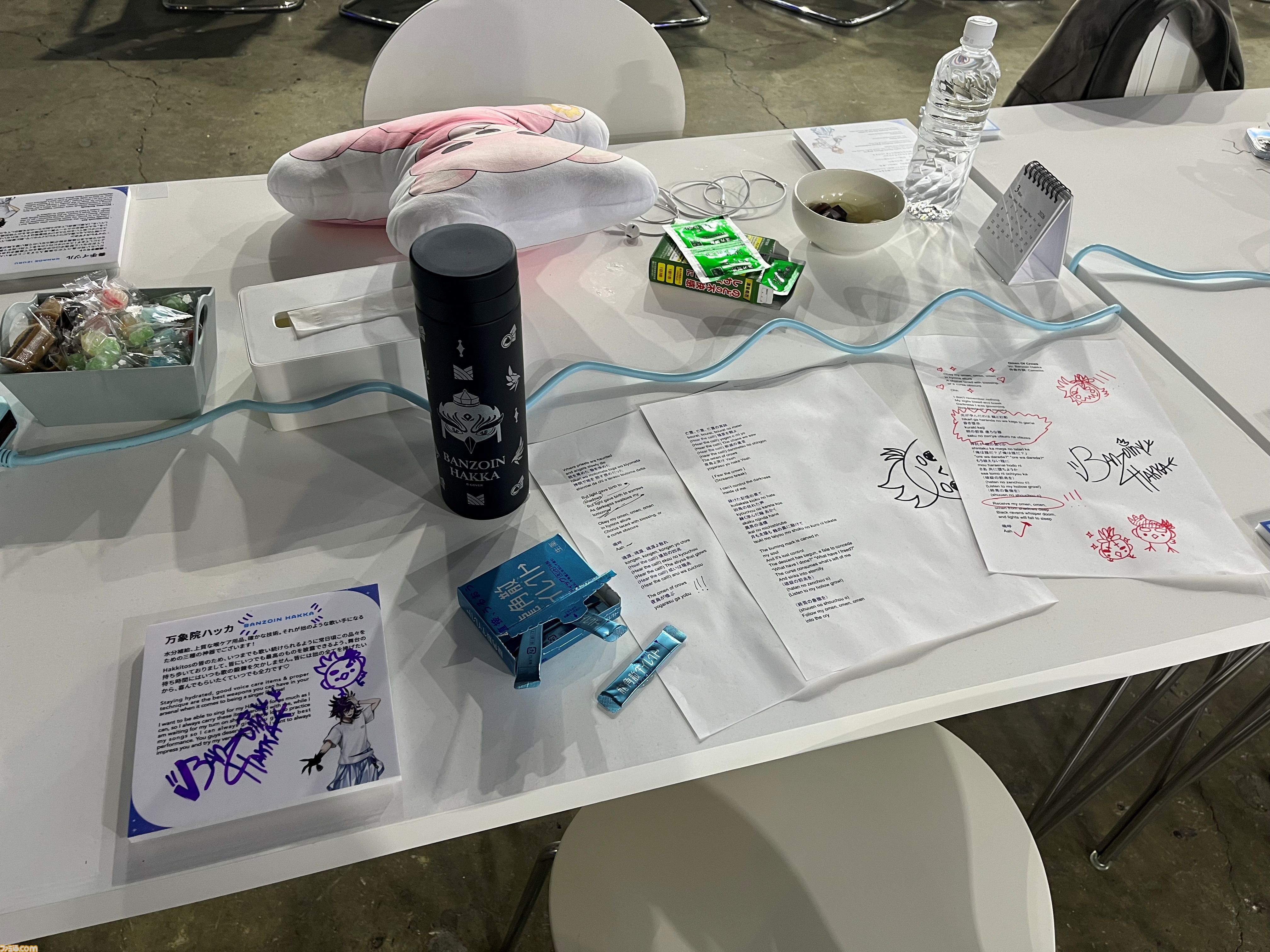 【ホロライブEXPO2026】配信初期の機材セットや汚い鍋、天音かなたのサイン入り握力計など、ホロメンの私物をすべて掲載。150枚以上の写真でリポートをお届け