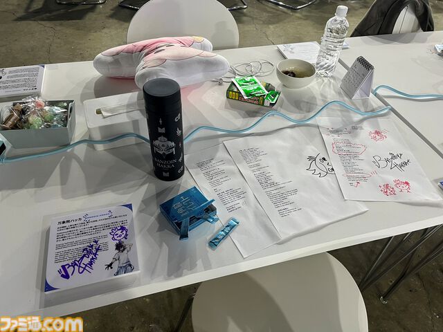 【ホロライブEXPO2026】配信初期の機材セットや汚い鍋、天音かなたのサイン入り握力計など、ホロメンの私物をすべて掲載。150枚以上の写真でリポートをお届け