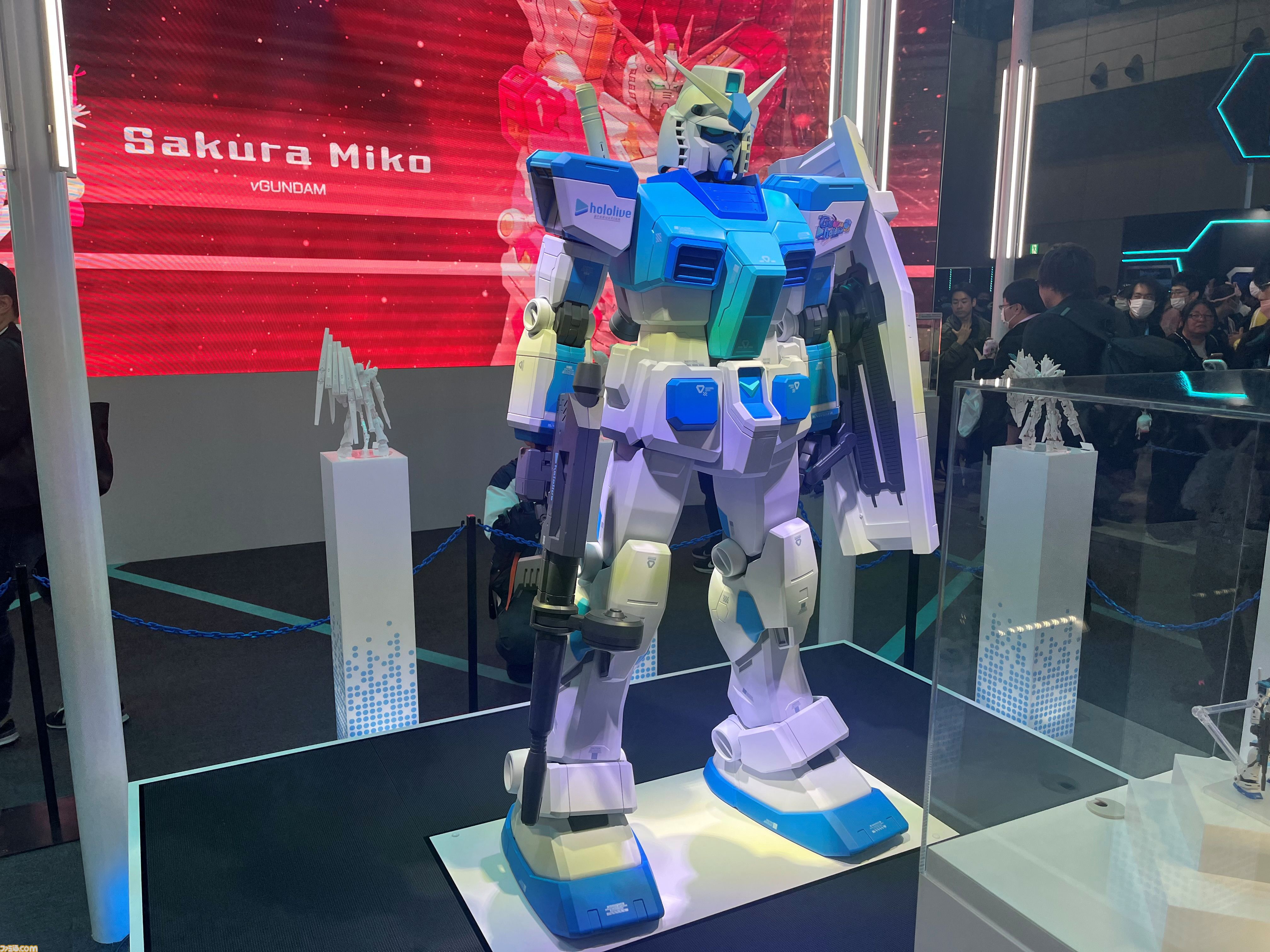 【ホロライブEXPO2026】配信初期の機材セットや汚い鍋、天音かなたのサイン入り握力計など、ホロメンの私物をすべて掲載。150枚以上の写真でリポートをお届け