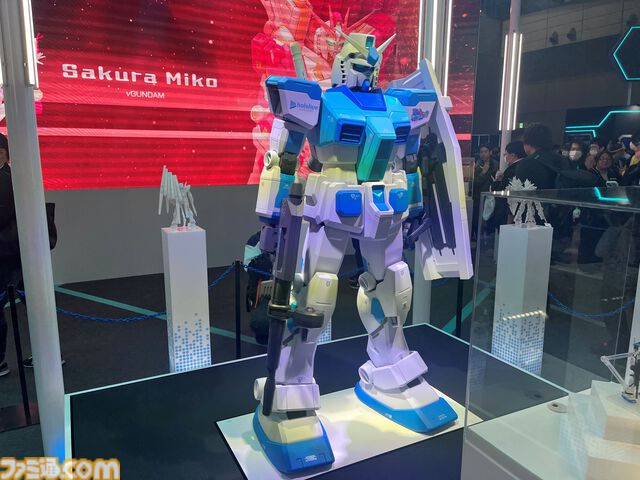 【ホロライブEXPO2026】配信初期の機材セットや汚い鍋、天音かなたのサイン入り握力計など、ホロメンの私物をすべて掲載。150枚以上の写真でリポートをお届け