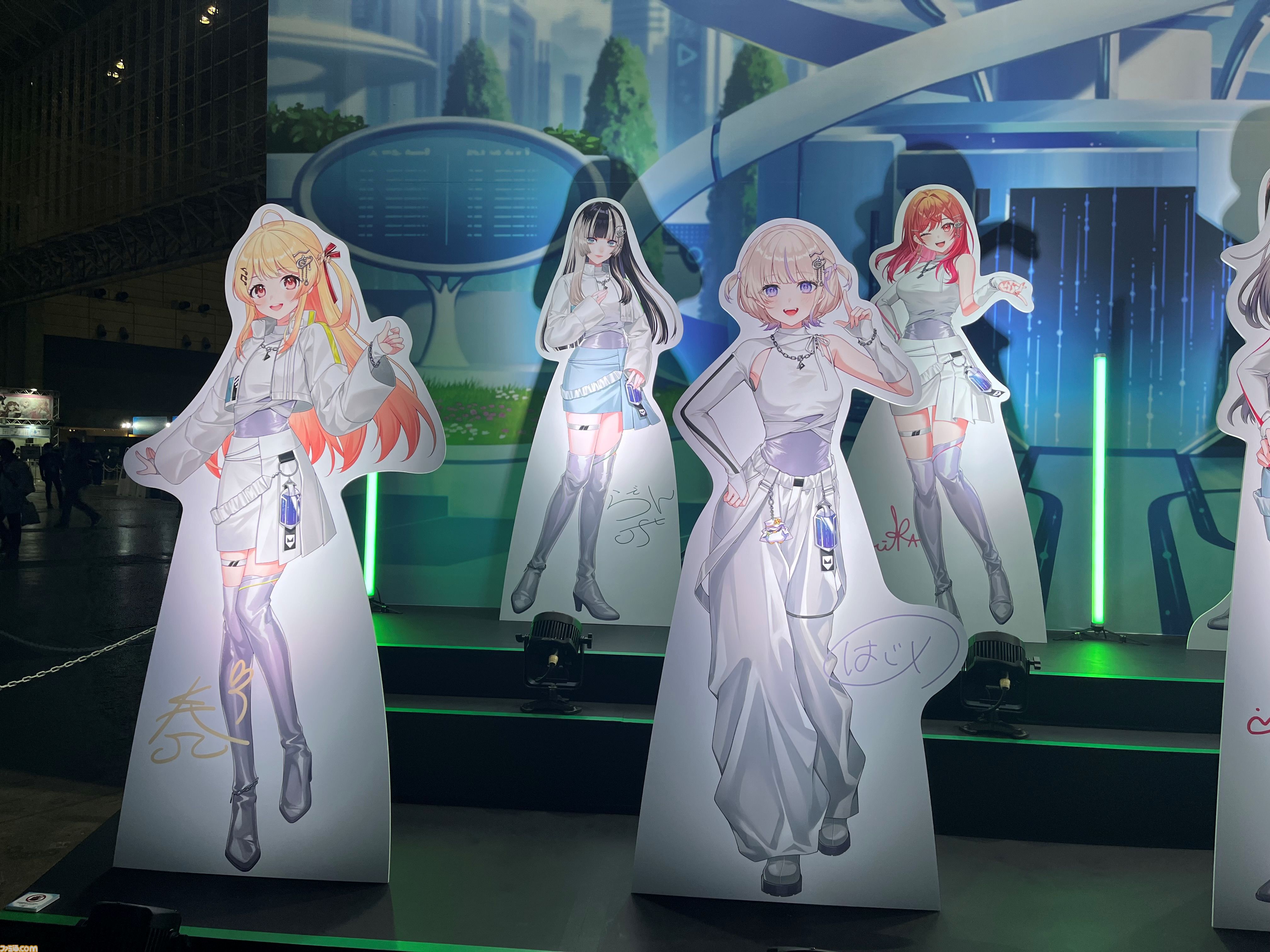 【ホロライブEXPO2026】配信初期の機材セットや汚い鍋、天音かなたのサイン入り握力計など、ホロメンの私物をすべて掲載。150枚以上の写真でリポートをお届け