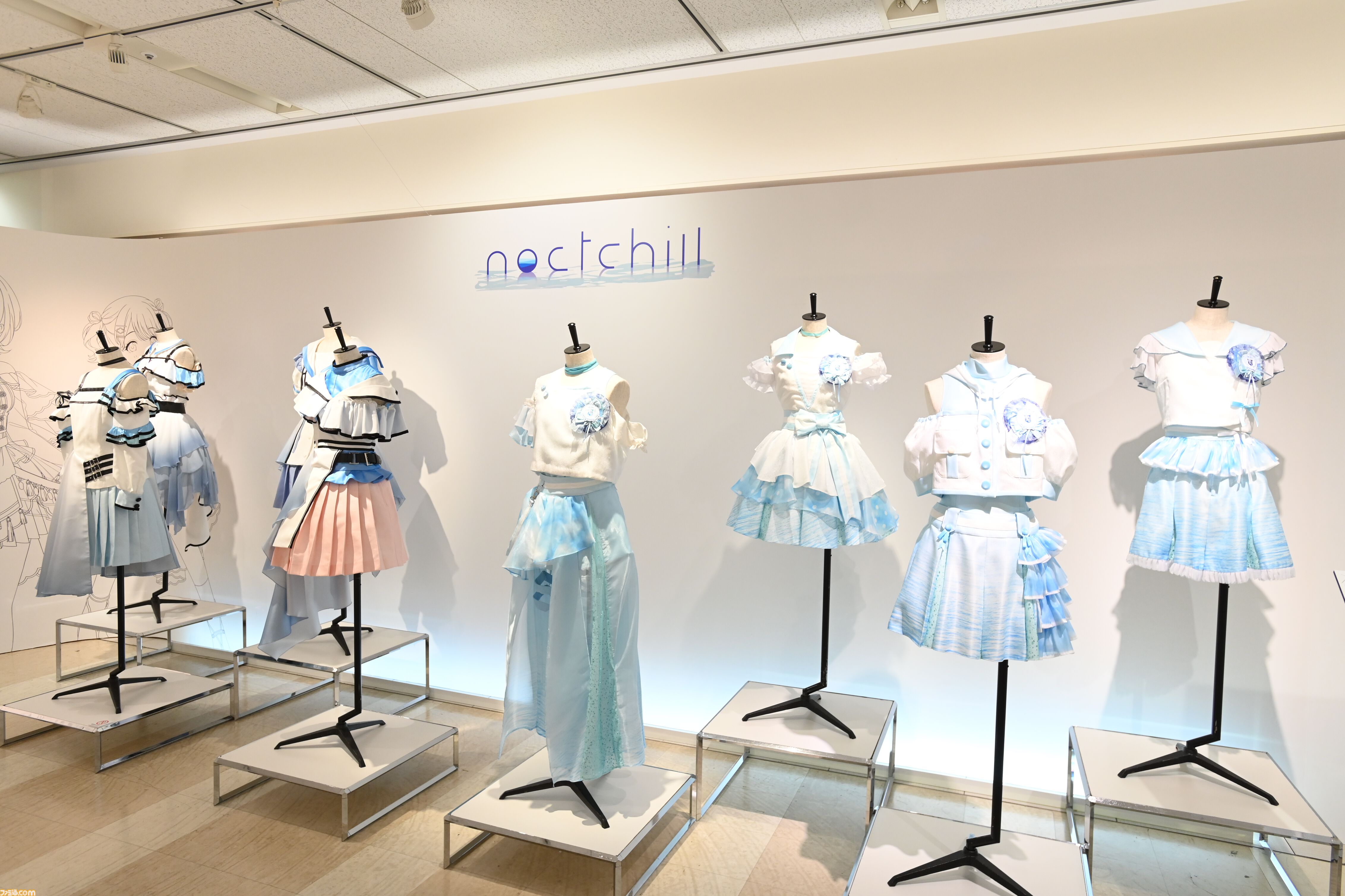 『シャニマス』衣装展は至近距離で見られて、衣装生地にも触れられる！ "My Songs Collection"衣装をはじめ、こだわり抜かれた衣装を隅々まで堪能できる空間【内覧会リポート】
