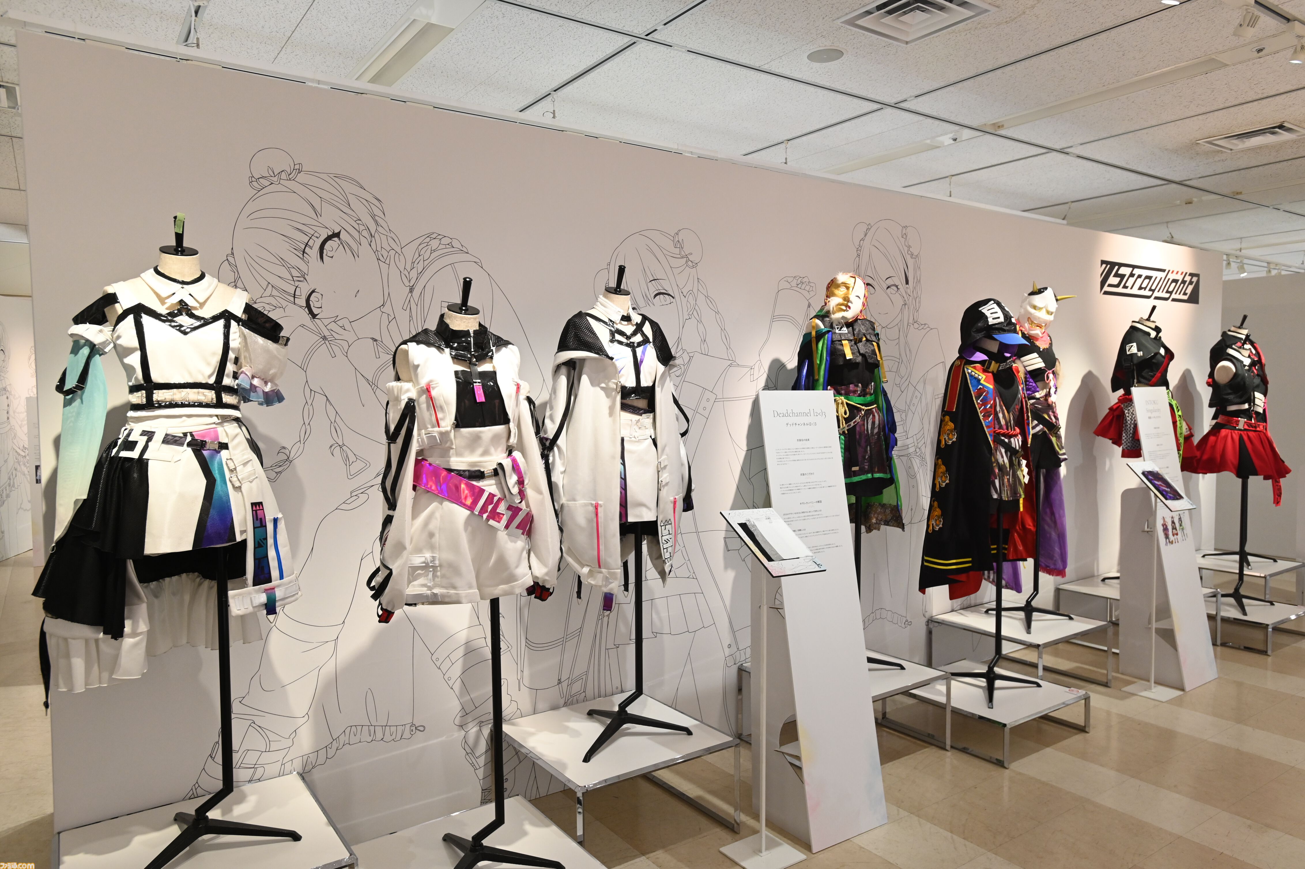 『シャニマス』衣装展は至近距離で見られて、衣装生地にも触れられる！ "My Songs Collection"衣装をはじめ、こだわり抜かれた衣装を隅々まで堪能できる空間【内覧会リポート】