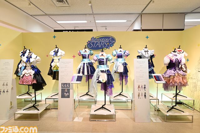 『シャニマス』衣装展は至近距離で見られて、衣装生地にも触れられる！ "My Songs Collection"衣装をはじめ、こだわり抜かれた衣装を隅々まで堪能できる空間【内覧会リポート】