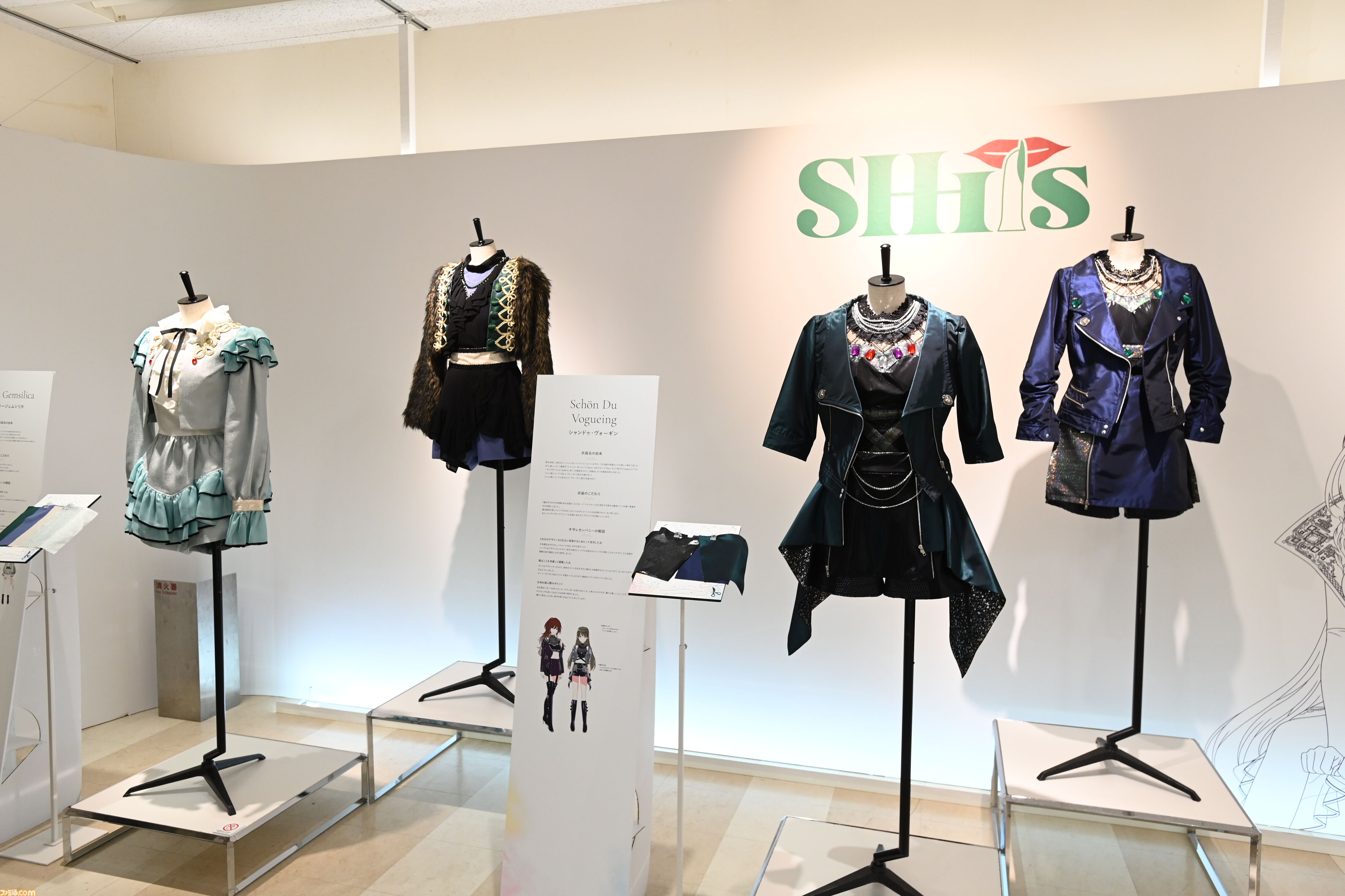 『シャニマス』衣装展は至近距離で見られて、衣装生地にも触れられる！ "My Songs Collection"衣装をはじめ、こだわり抜かれた衣装を隅々まで堪能できる空間【内覧会リポート】