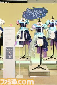 『シャニマス』衣装展は至近距離で見られて、衣装生地にも触れられる！ "My Songs Collection"衣装をはじめ、こだわり抜かれた衣装を隅々まで堪能できる空間【内覧会リポート】