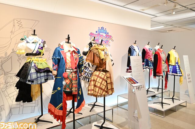 『シャニマス』衣装展は至近距離で見られて、衣装生地にも触れられる！ "My Songs Collection"衣装をはじめ、こだわり抜かれた衣装を隅々まで堪能できる空間【内覧会リポート】