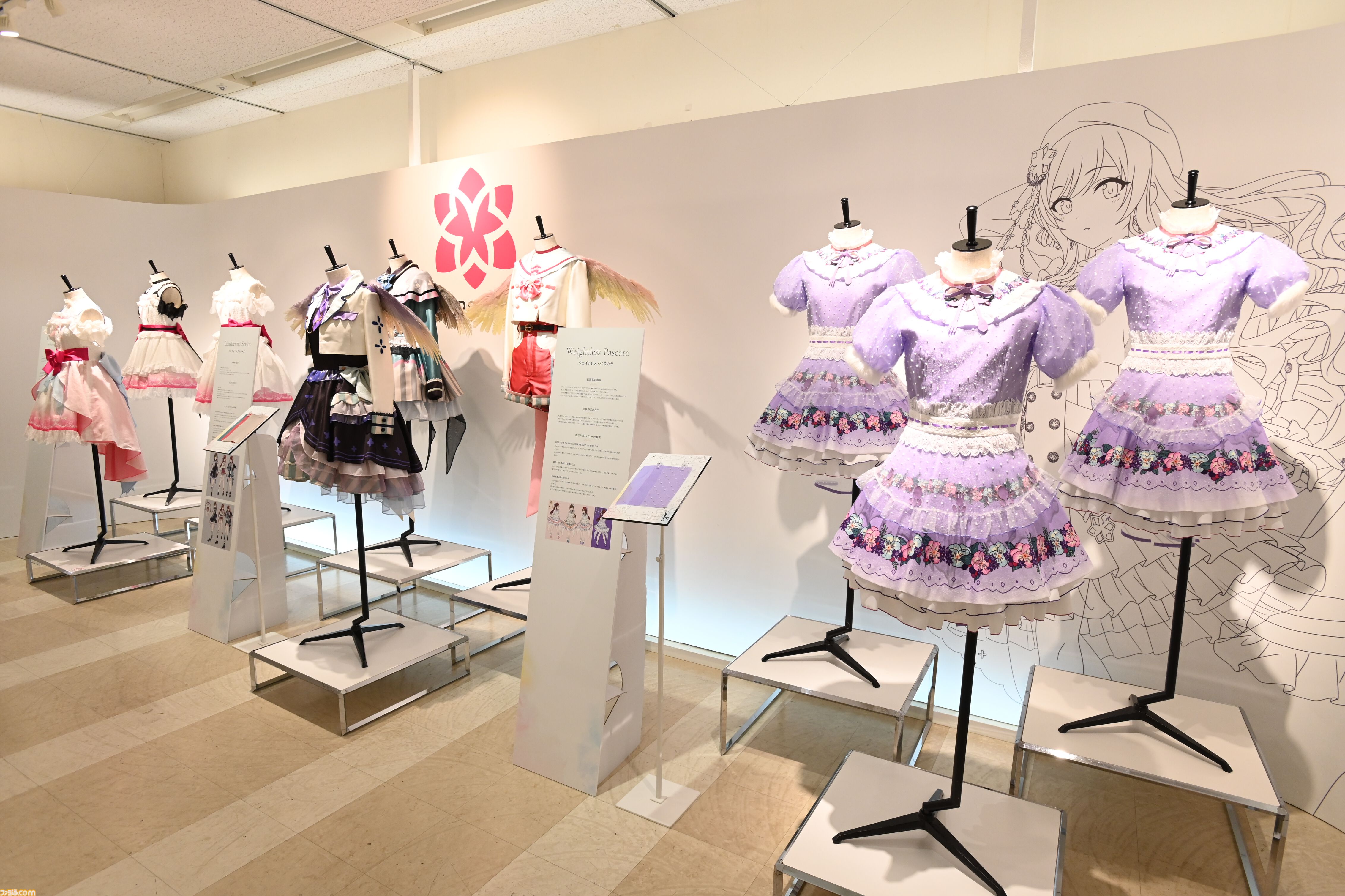『シャニマス』衣装展は至近距離で見られて、衣装生地にも触れられる！ "My Songs Collection"衣装をはじめ、こだわり抜かれた衣装を隅々まで堪能できる空間【内覧会リポート】