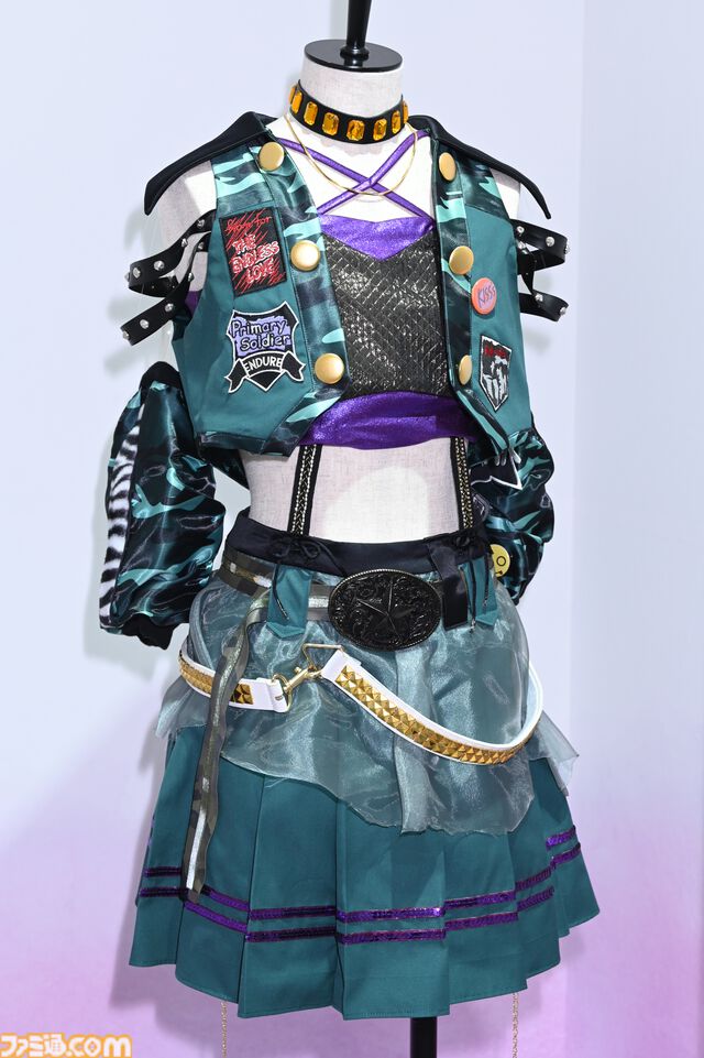 『シャニマス』衣装展は至近距離で見られて、衣装生地にも触れられる！ "My Songs Collection"衣装をはじめ、こだわり抜かれた衣装を隅々まで堪能できる空間【内覧会リポート】