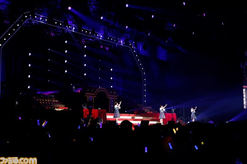 『アイマス ミリオンライブ！』11thライブDAY1リポート。本公演のために制作されたソロ曲『COLORS ON CANVAS!』をライブ初披露！ ロコらしいアーティスティックなセットリストがステージを彩る