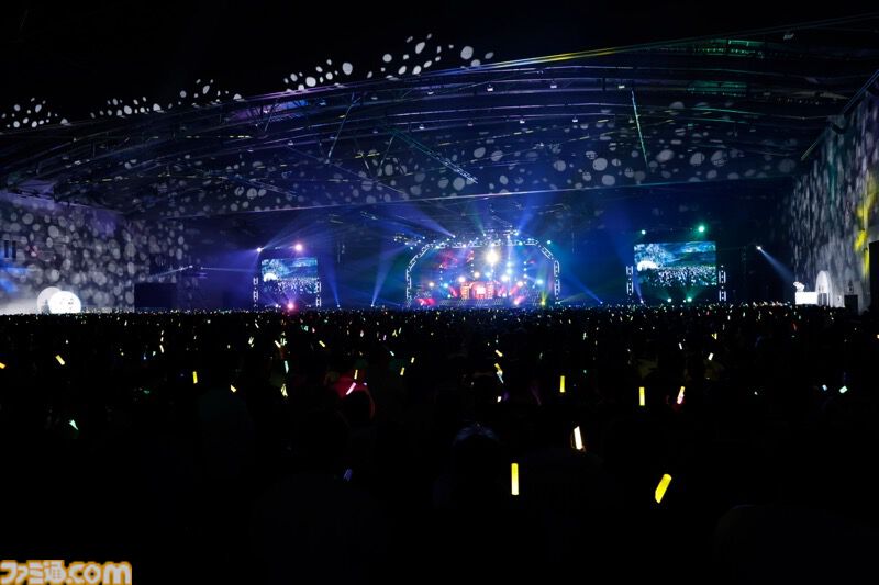 『アイマス ミリオンライブ！』11thライブDAY1リポート。本公演のために制作されたソロ曲『COLORS ON CANVAS!』をライブ初披露！ ロコらしいアーティスティックなセットリストがステージを彩る