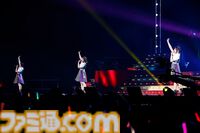 『アイマス ミリオンライブ！』11thライブDAY1リポート。本公演のために制作されたソロ曲『COLORS ON CANVAS!』をライブ初披露！ ロコらしいアーティスティックなセットリストがステージを彩る