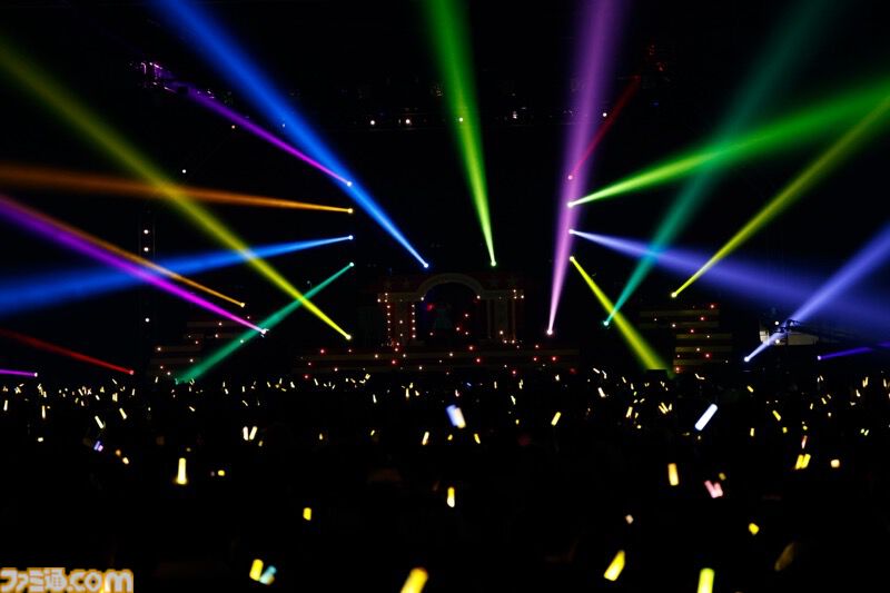 『アイマス ミリオンライブ！』11thライブDAY1リポート。本公演のために制作されたソロ曲『COLORS ON CANVAS!』をライブ初披露！ ロコらしいアーティスティックなセットリストがステージを彩る