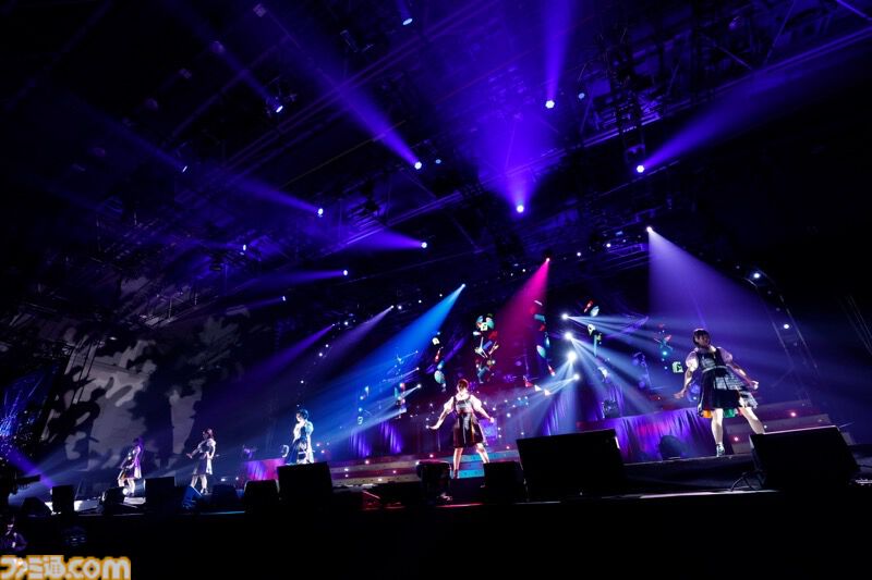 『アイマス ミリオンライブ！』11thライブDAY1リポート。本公演のために制作されたソロ曲『COLORS ON CANVAS!』をライブ初披露！ ロコらしいアーティスティックなセットリストがステージを彩る