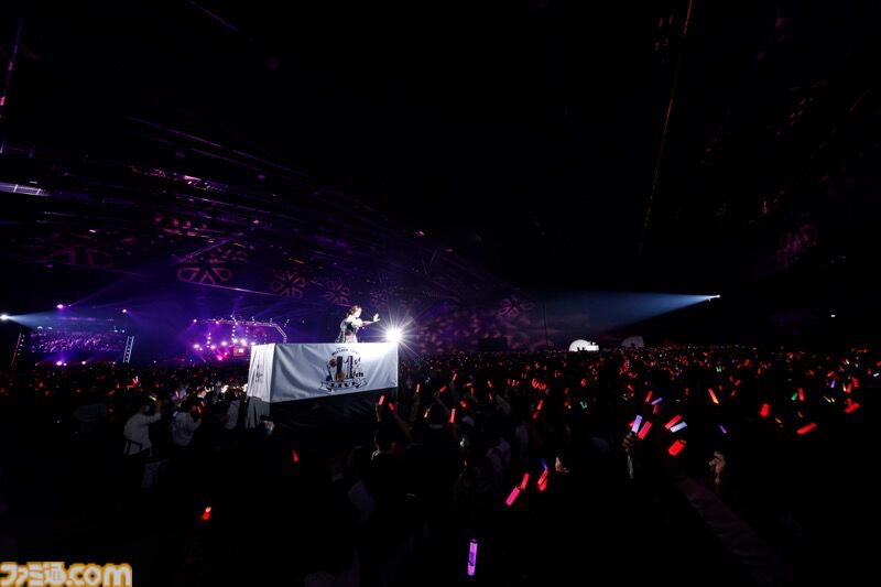 『アイマス ミリオンライブ！』11thライブDAY1リポート。本公演のために制作されたソロ曲『COLORS ON CANVAS!』をライブ初披露！ ロコらしいアーティスティックなセットリストがステージを彩る