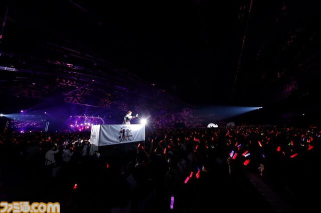 『アイマス ミリオンライブ！』11thライブDAY1リポート。本公演のために制作されたソロ曲『COLORS ON CANVAS!』をライブ初披露！ ロコらしいアーティスティックなセットリストがステージを彩る