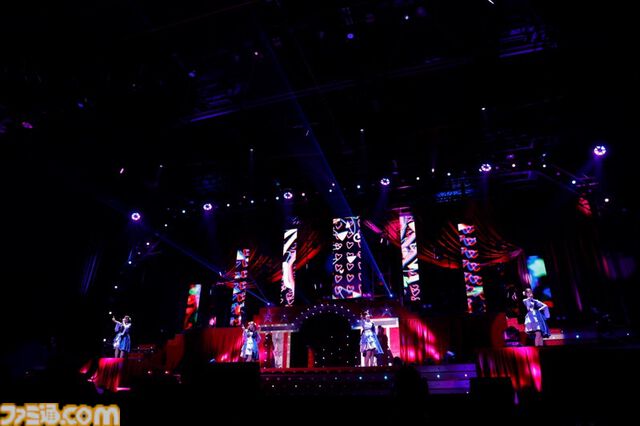 『アイマス ミリオンライブ！』11thライブDAY2リポート。朗読劇の展開に沿ってライブが進む、七尾百合子の主演に相応しい公演に。新曲『君と同じ物語』の初披露も