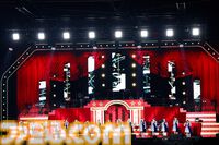 『アイマス ミリオンライブ！』11thライブDAY2リポート。朗読劇の展開に沿ってライブが進む、七尾百合子の主演に相応しい公演に。新曲『君と同じ物語』の初披露も