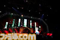 『アイマス ミリオンライブ！』11thライブDAY2リポート。朗読劇の展開に沿ってライブが進む、七尾百合子の主演に相応しい公演に。新曲『君と同じ物語』の初披露も