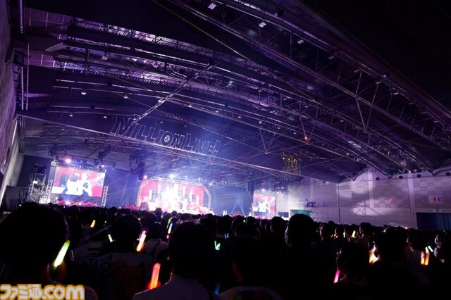 『アイマス ミリオンライブ！』11thライブDAY2リポート。朗読劇の展開に沿ってライブが進む、七尾百合子の主演に相応しい公演に。新曲『君と同じ物語』の初披露も