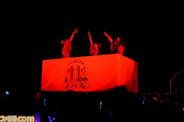 『アイマス ミリオンライブ！』11thライブDAY2リポート。朗読劇の展開に沿ってライブが進む、七尾百合子の主演に相応しい公演に。新曲『君と同じ物語』の初披露も