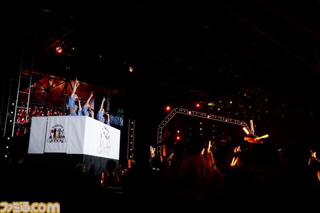 『アイマス ミリオンライブ！』11thライブDAY2リポート。朗読劇の展開に沿ってライブが進む、七尾百合子の主演に相応しい公演に。新曲『君と同じ物語』の初披露も