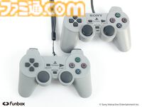 初代プレステのコントローラ型ポーチが3月17日発売。付属のプラグ型チャームとストラップでなつかしの有線も再現