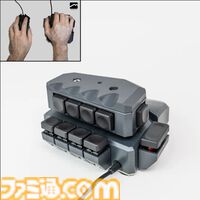 握って動かす片手操作デバイス“MoveMaster RSG”が国内向けに登場。本体上部をスライドして移動操作が可能。指先にフィットする10個の物理ボタンも搭載