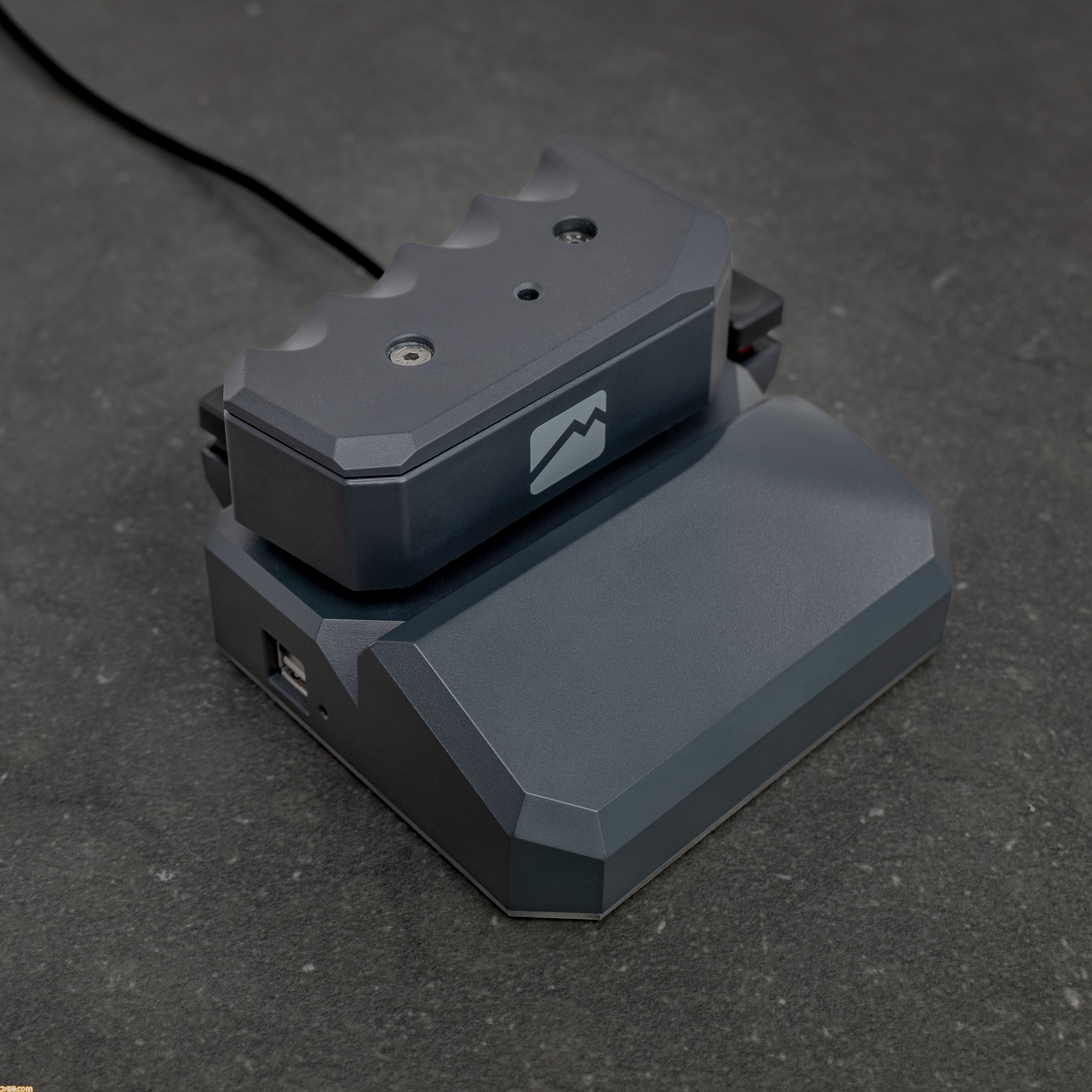 握って動かす片手操作デバイス“MoveMaster RSG”が国内向けに登場。本体