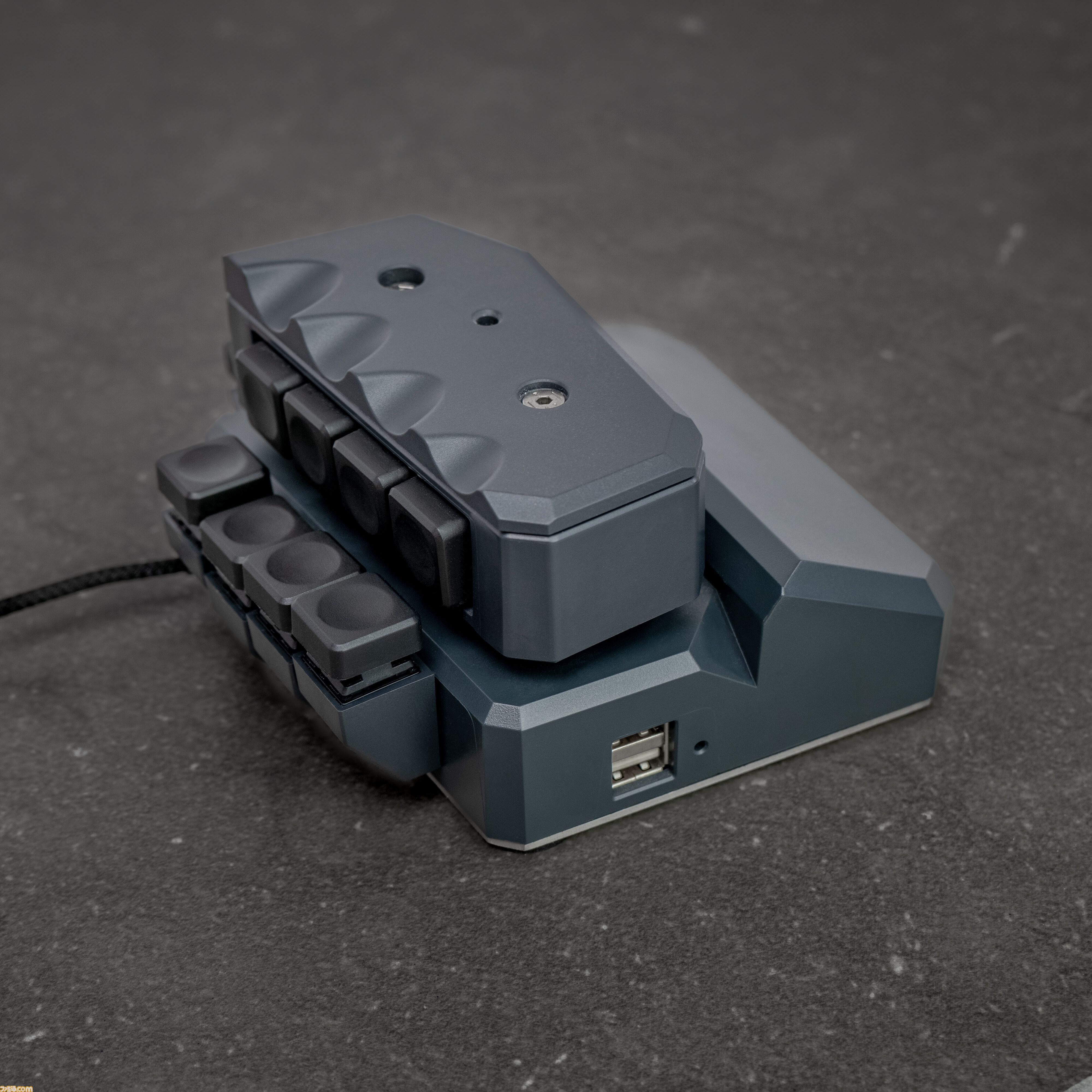 握って動かす片手操作デバイス“MoveMaster RSG”が国内向けに登場