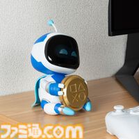 プレステのグリッターランプが新登場、シェイプスロゴがキラキラ光る。折り畳み傘やデスクマット、メッセンジャーバッグなども展開