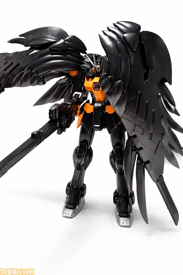 『Apex』×『ガンダム』コラボガンプラ組み立て体験！フリーダムでクリプトの立ち姿、ウイングゼロでミサイルを撃つヴァルキリーのアクションを満喫