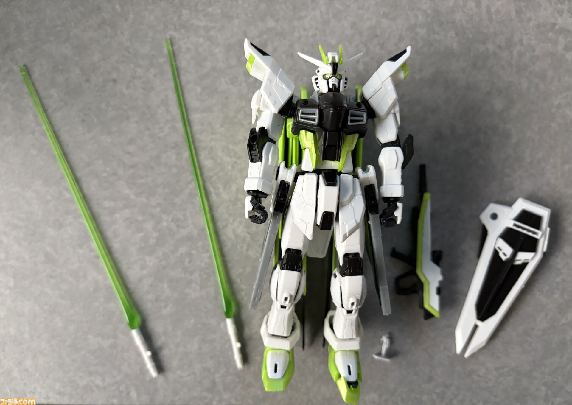 『Apex』×『ガンダム』コラボガンプラ組み立て体験！フリーダムでクリプトの立ち姿、ウイングゼロでミサイルを撃つヴァルキリーのアクションを満喫