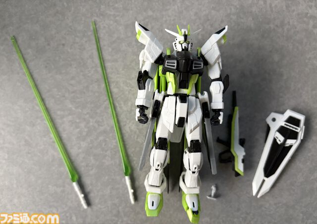 『Apex』×『ガンダム』コラボガンプラ組み立て体験！フリーダムでクリプトの立ち姿、ウイングゼロでミサイルを撃つヴァルキリーのアクションを満喫