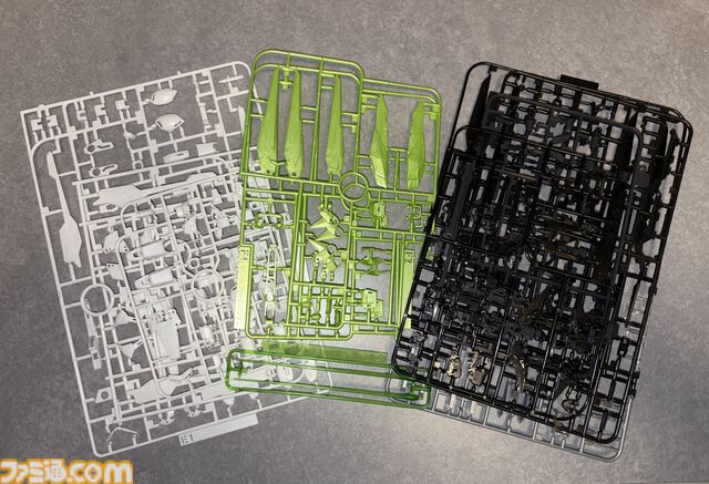 『Apex』×『ガンダム』コラボガンプラ組み立て体験！フリーダムでクリプトの立ち姿、ウイングゼロでミサイルを撃つヴァルキリーのアクションを満喫