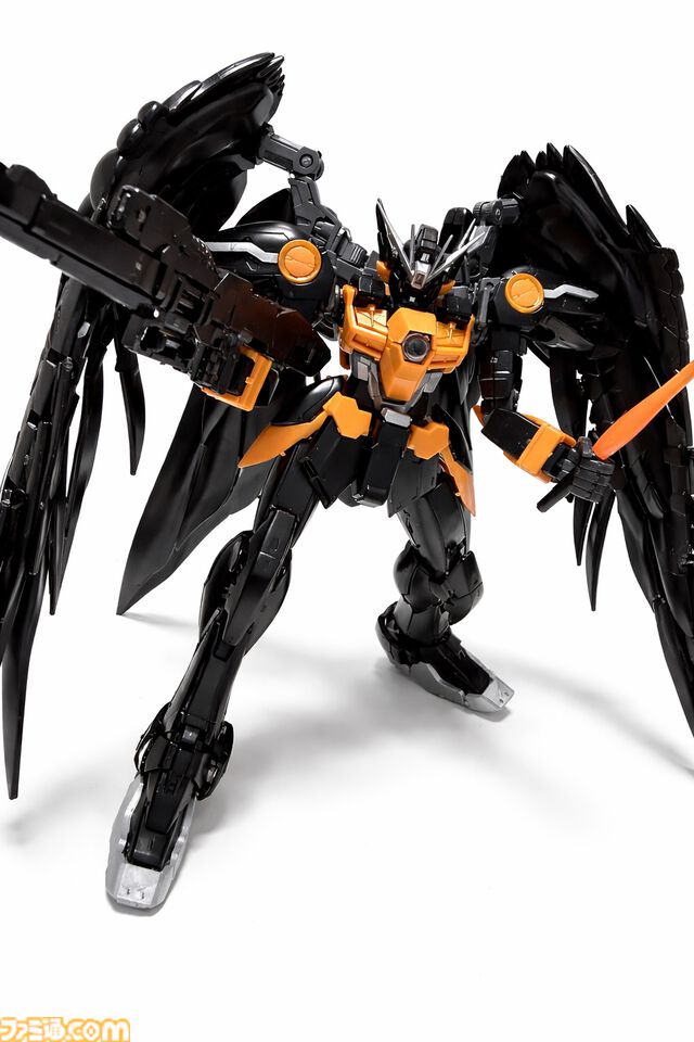 『Apex』×『ガンダム』コラボガンプラ組み立て体験！フリーダムでクリプトの立ち姿、ウイングゼロでミサイルを撃つヴァルキリーのアクションを満喫