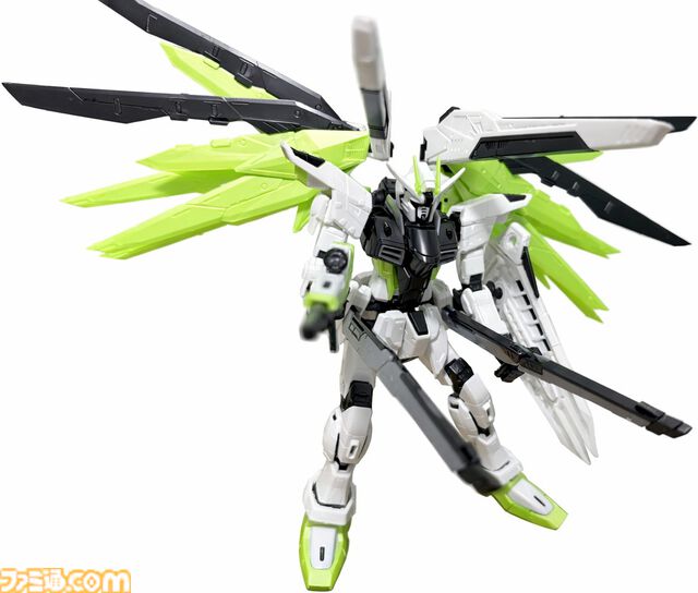 『Apex』×『ガンダム』コラボガンプラ組み立て体験！フリーダムでクリプトの立ち姿、ウイングゼロでミサイルを撃つヴァルキリーのアクションを満喫