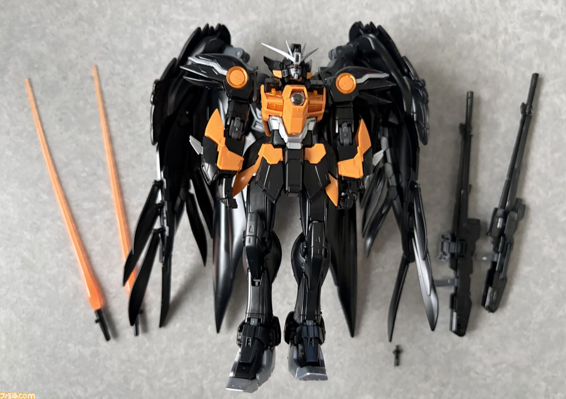 『Apex』×『ガンダム』コラボガンプラ組み立て体験！フリーダムでクリプトの立ち姿、ウイングゼロでミサイルを撃つヴァルキリーのアクションを満喫