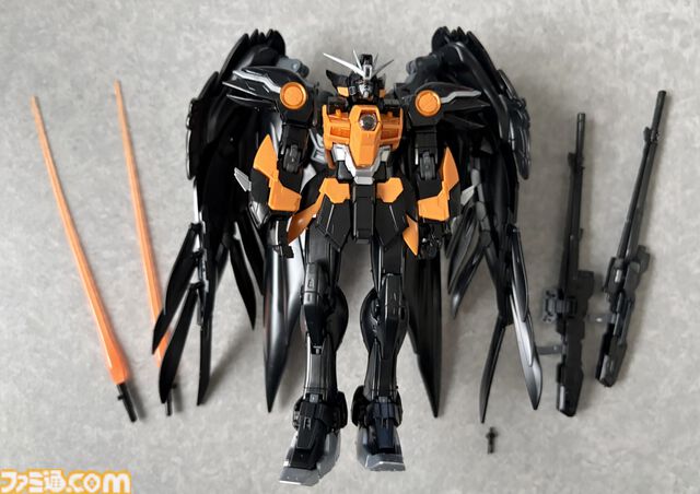 『Apex』×『ガンダム』コラボガンプラ組み立て体験！フリーダムでクリプトの立ち姿、ウイングゼロでミサイルを撃つヴァルキリーのアクションを満喫