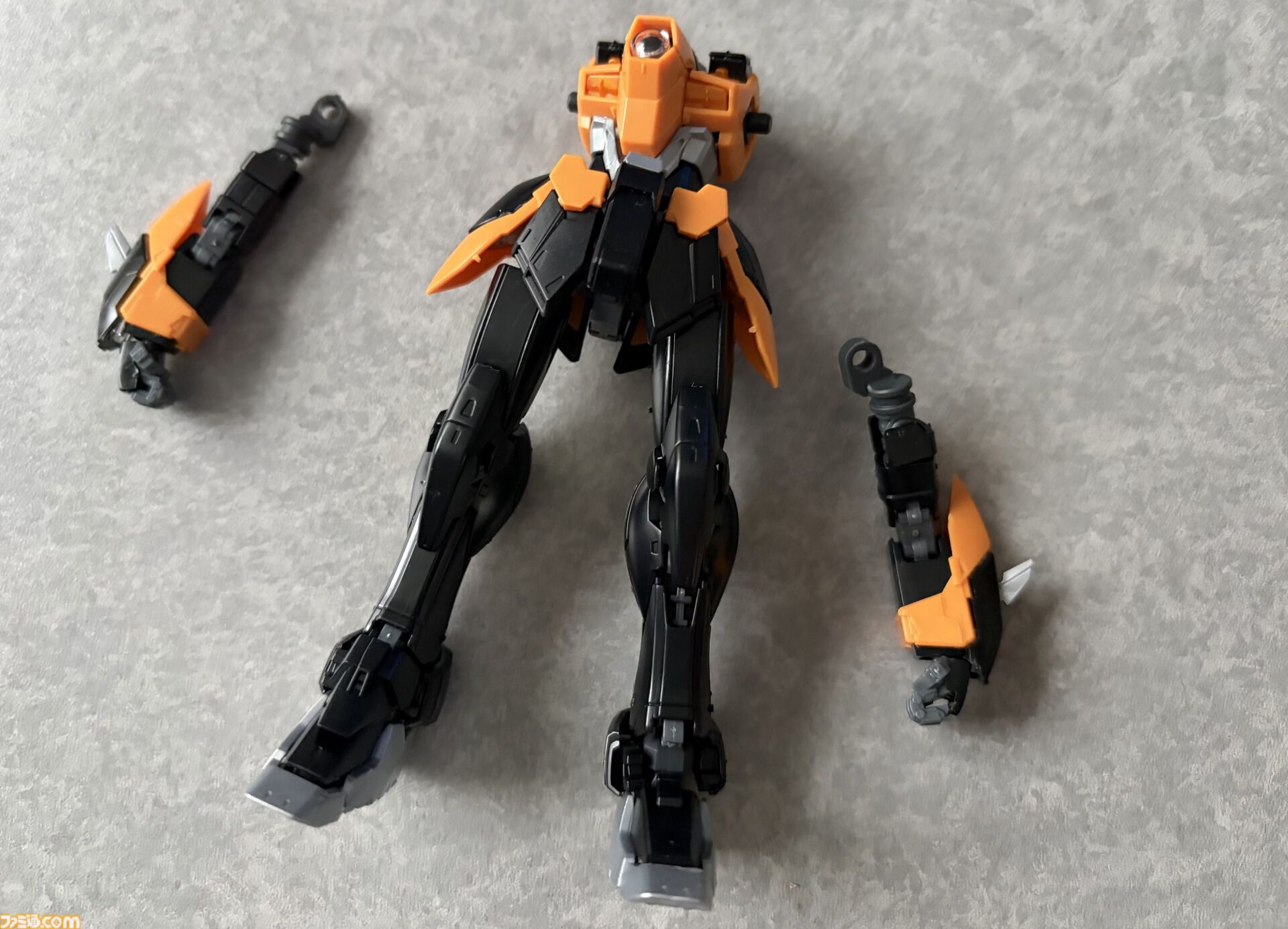 『Apex』×『ガンダム』コラボガンプラ組み立て体験！フリーダムでクリプトの立ち姿、ウイングゼロでミサイルを撃つヴァルキリーのアクションを満喫