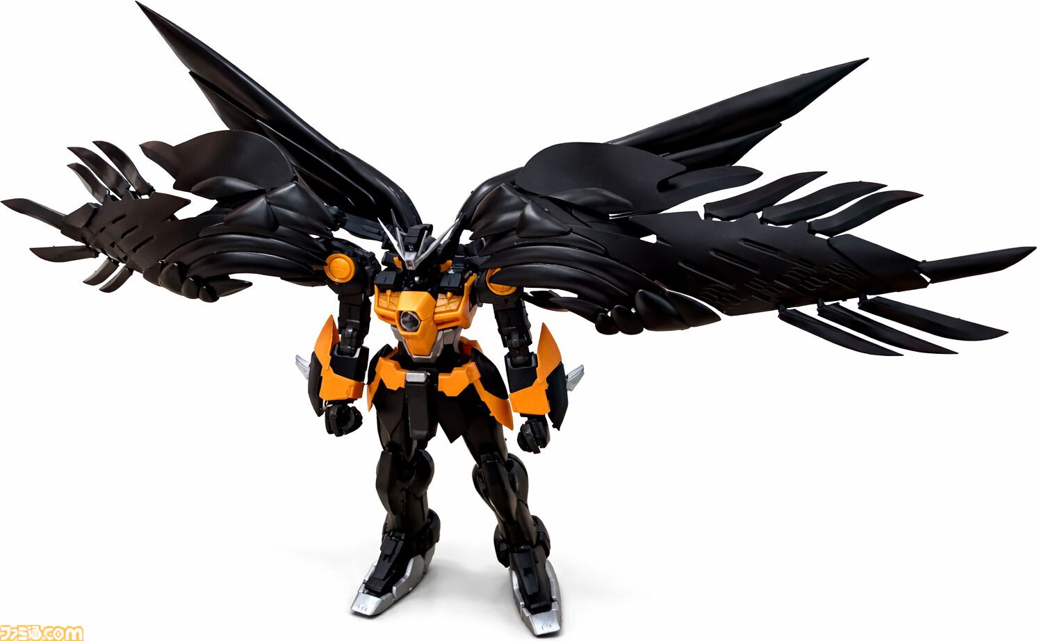 『Apex』×『ガンダム』コラボガンプラ組み立て体験！フリーダムでクリプトの立ち姿、ウイングゼロでミサイルを撃つヴァルキリーのアクションを満喫