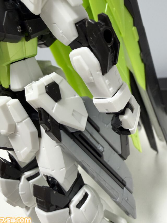 『Apex』×『ガンダム』コラボガンプラ組み立て体験！フリーダムでクリプトの立ち姿、ウイングゼロでミサイルを撃つヴァルキリーのアクションを満喫