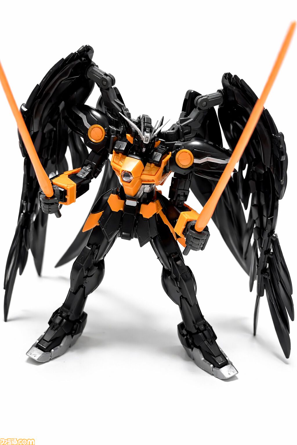 『Apex』×『ガンダム』コラボガンプラ組み立て体験！フリーダムでクリプトの立ち姿、ウイングゼロでミサイルを撃つヴァルキリーのアクションを満喫