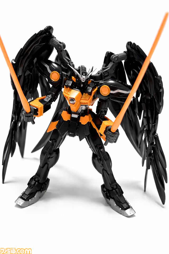 『Apex』×『ガンダム』コラボガンプラ組み立て体験！フリーダムでクリプトの立ち姿、ウイングゼロでミサイルを撃つヴァルキリーのアクションを満喫