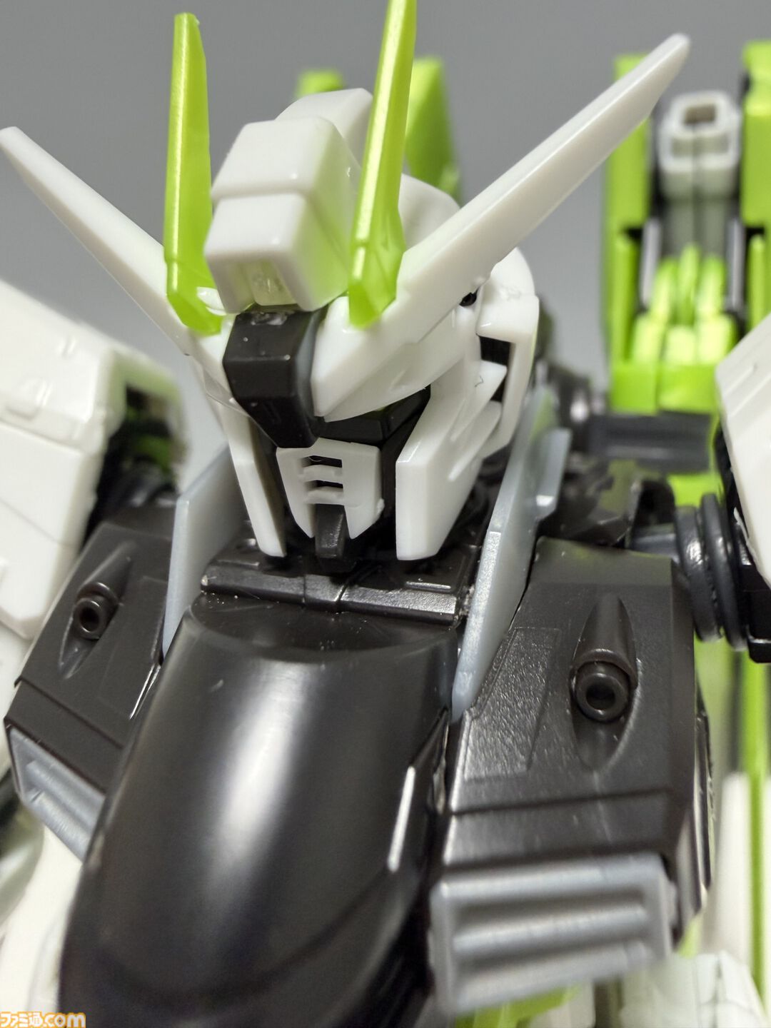 『Apex』×『ガンダム』コラボガンプラ組み立て体験！フリーダムでクリプトの立ち姿、ウイングゼロでミサイルを撃つヴァルキリーのアクションを満喫