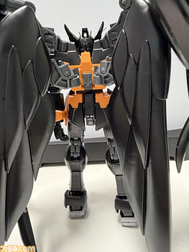 『Apex』×『ガンダム』コラボガンプラ組み立て体験！フリーダムでクリプトの立ち姿、ウイングゼロでミサイルを撃つヴァルキリーのアクションを満喫