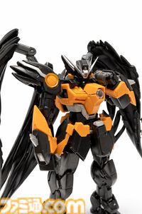 『Apex』×『ガンダム』コラボガンプラ組み立て体験！フリーダムでクリプトの立ち姿、ウイングゼロでミサイルを撃つヴァルキリーのアクションを満喫